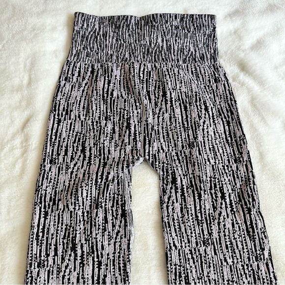 ATHLETA Flurry Elemental Tight Size Small - Picture 9 of 11